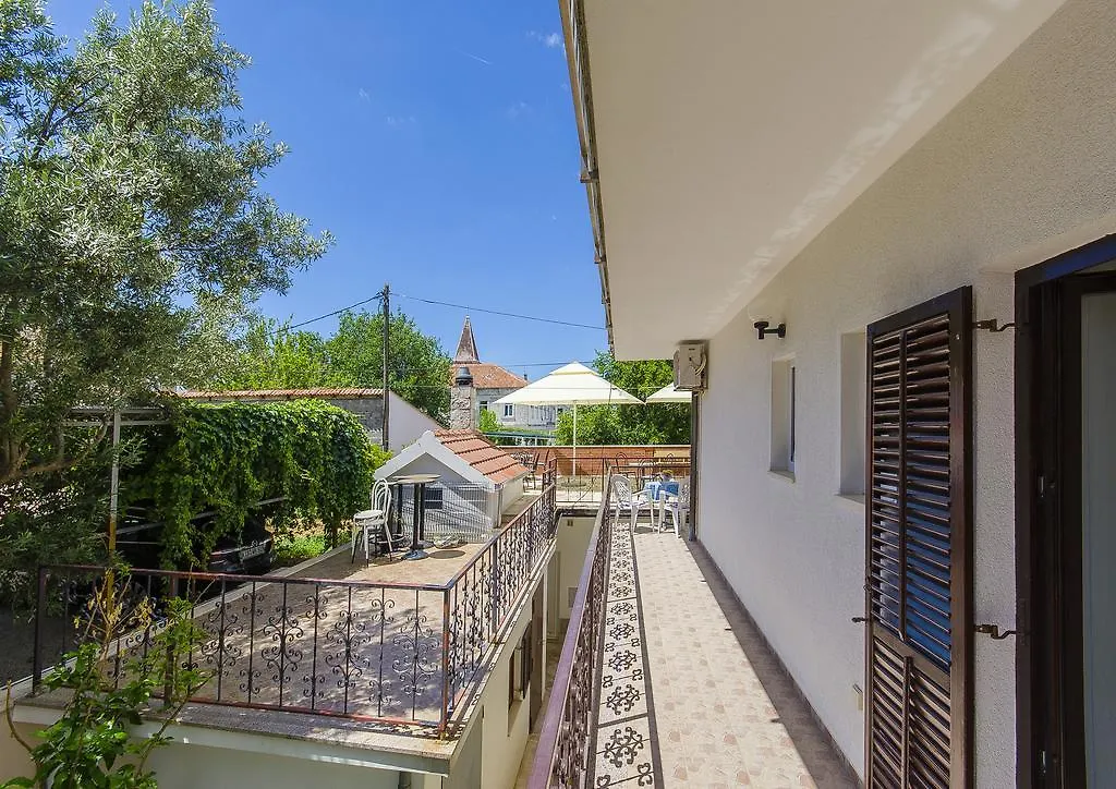 Apartments And Rooms Iva Croatia