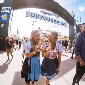 Oktoberfest On A Budget , München Duitsland